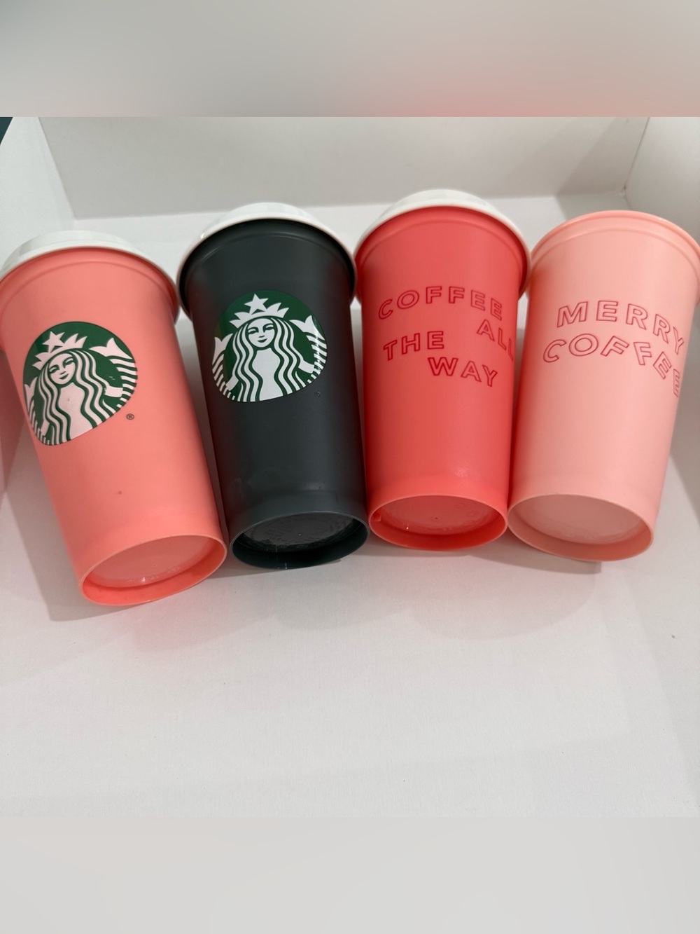 4 LOT Starbucks Reusable 16 oz Plastic Cups Hot/Cold + Lids Color Changing U30 - Picture 3 of 8